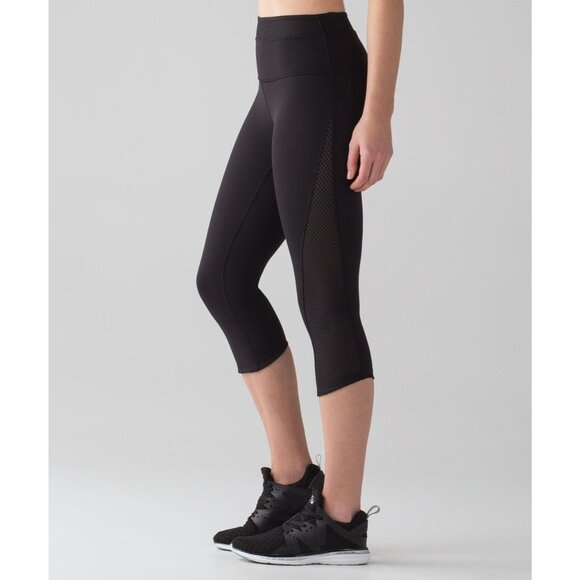 Lululemon Keep Score Crop Pants in Black - Picture 3 of 6